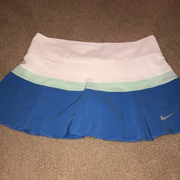 Nike Dresses & Skirts - Nike tennis skirt with spandex